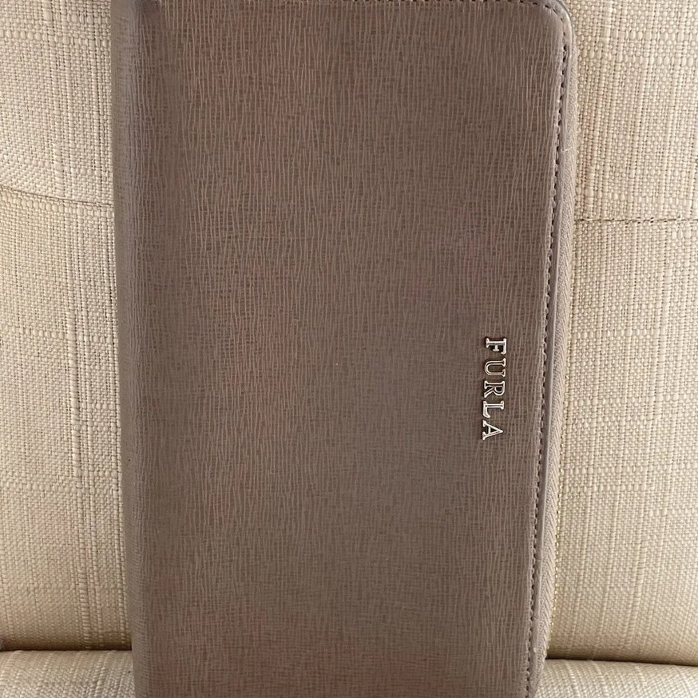 Furla Women Wristlet Genuine Leather Beige Wallet Card Holder Purse - Picture 2 of 12